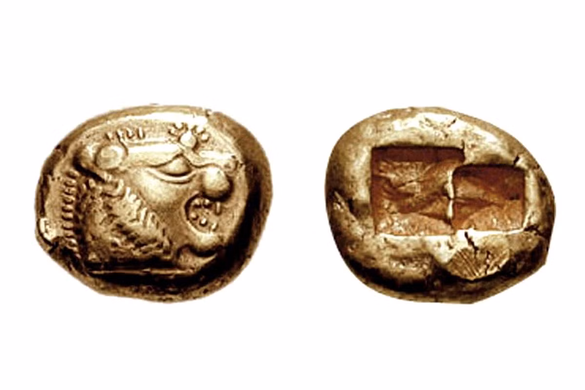 Theo các nhà sử học, những đồng xu đầu tiên trên thế giới đã được đúc ở vương quốc Lydia thuộc Tiểu Á, nay là Thổ Nhĩ Kỳ, vào khoảng năm 600 TCN.