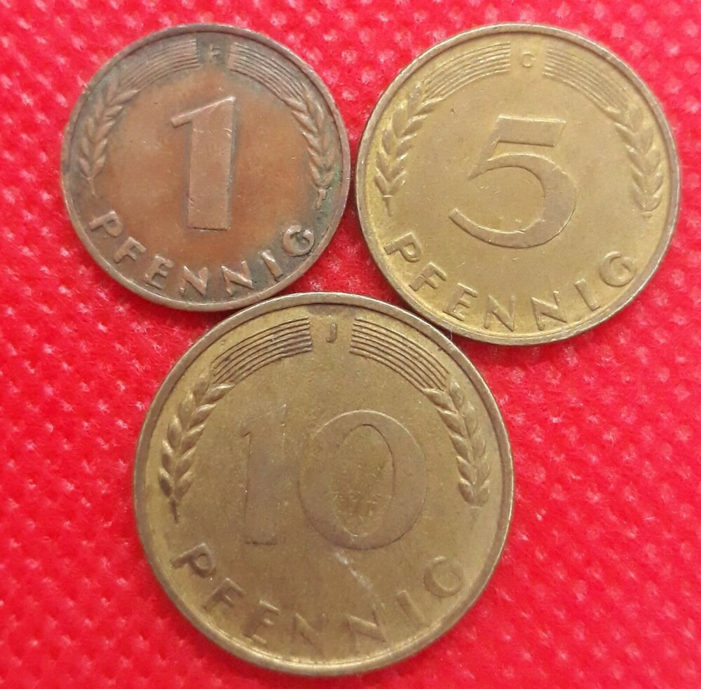 Trong hàng nghìn năm, tiền xu đã giữ vai trò như loại tiền tệ chính trong hoạt động thương mại toàn cầu, trước khi mất dần vị thế vào tiền giấy, và mới nhất là các phương thức thanh toán điện tử.