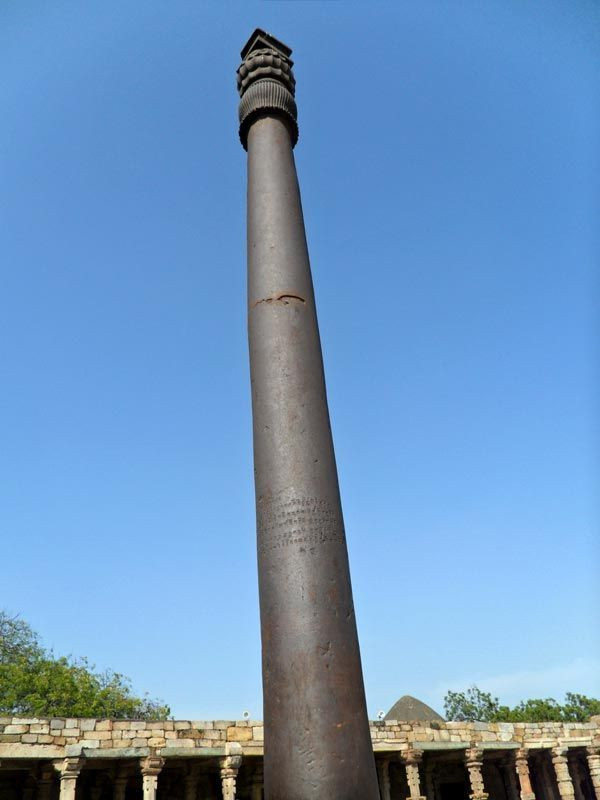 Đặc biệt, sau 1.600 năm, cây cột hầu như không bị gỉ sét bất chấp điều kiện thời tiết khắc nghiệt của địa phương. Đâu là điều phi thường ngay cả đối với nhiều loại hợp kim thép hiện đại.