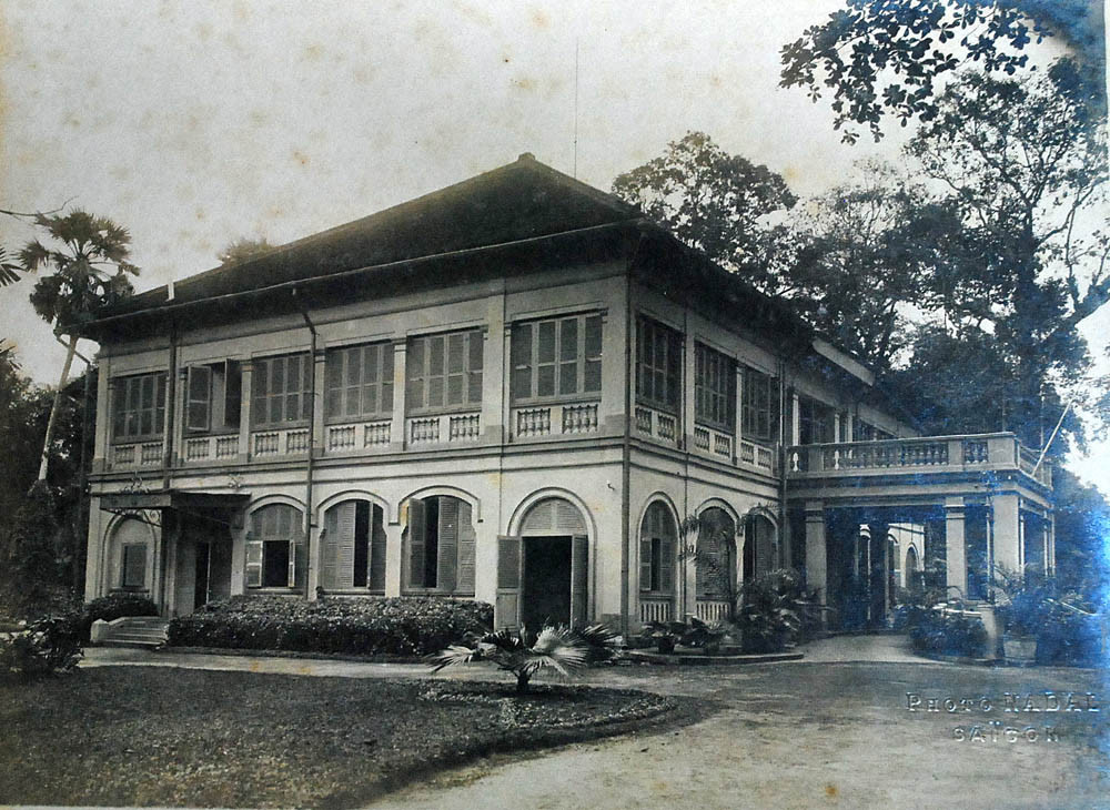 Dinh Tỉnh trưởng của tỉnh Gia Định cũ (gồm quận 7, quận 12, Bình Tân, Bình Thạnh, Gò Vấp, Phú Nhuận, Tân Bình, Tân Phú, Bình Chánh, Cần Giờ, Củ Chi, Hóc Môn, Nhà Bè... của TP HCM ngày nay).