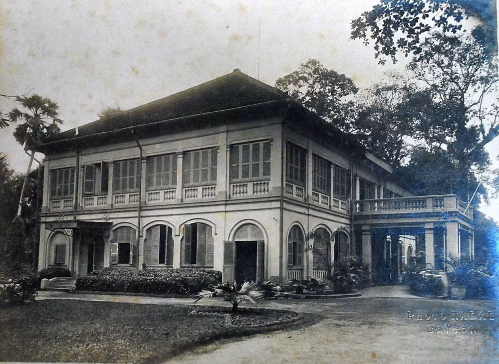 Dinh Tỉnh trưởng của tỉnh Gia Định cũ (gồm quận 7, quận 12, Bình Tân, Bình Thạnh, Gò Vấp, Phú Nhuận, Tân Bình, Tân Phú, Bình Chánh, Cần Giờ, Củ Chi, Hóc Môn, Nhà Bè... của TP HCM ngày nay).