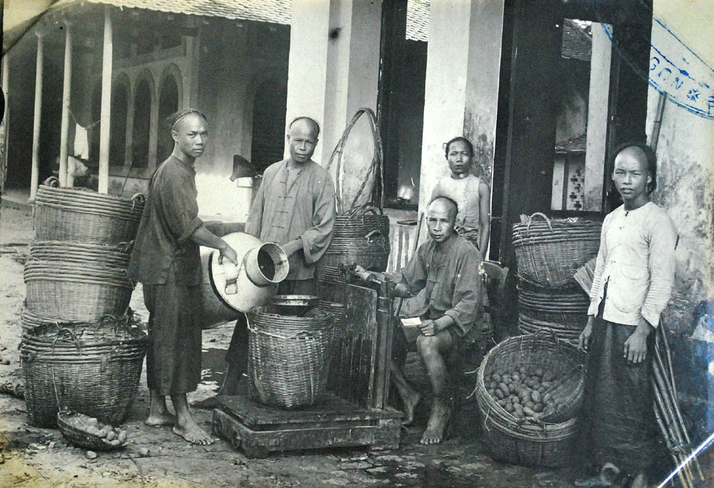 Những người buôn rau ở chợ Gò Vấp.