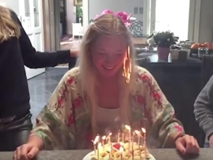 au khi nụ cười đó tắt sẽ là cả một nỗi đau