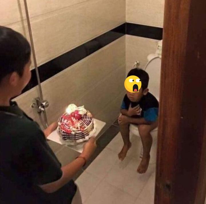 i vệ sinh cũng không yên