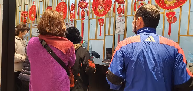 Cùng với đó, Phú Quý cũng cho ra mắt hơn 10.000 sản phẩm phục vụ nhu cầu mua vàng ngày Thần Tài năm Nhâm Dần 2022.