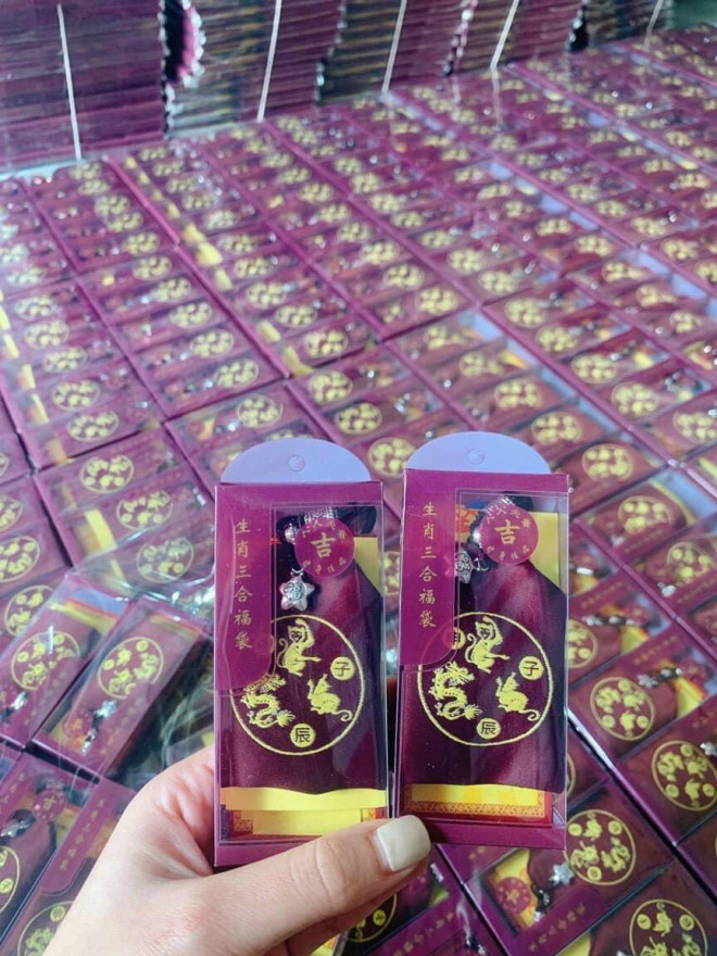 Thị trường túi giải hạn tam tai năm Nhâm Dần sôi động với nhiều mức giá - Hình 3 Thi truong tui giai han tam tai nam Nham Dan soi dong voi nhieu muc gia-Hinh-3