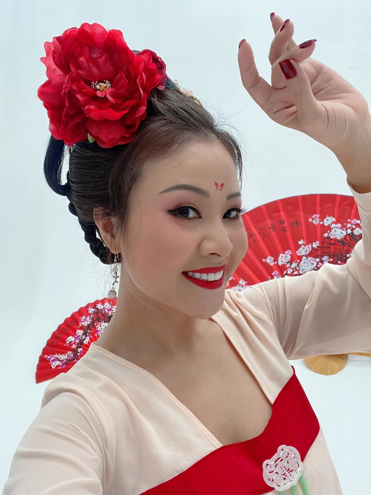 Được thoả mãn đam mê thời trang khiến Kim Xuyến rất vui.