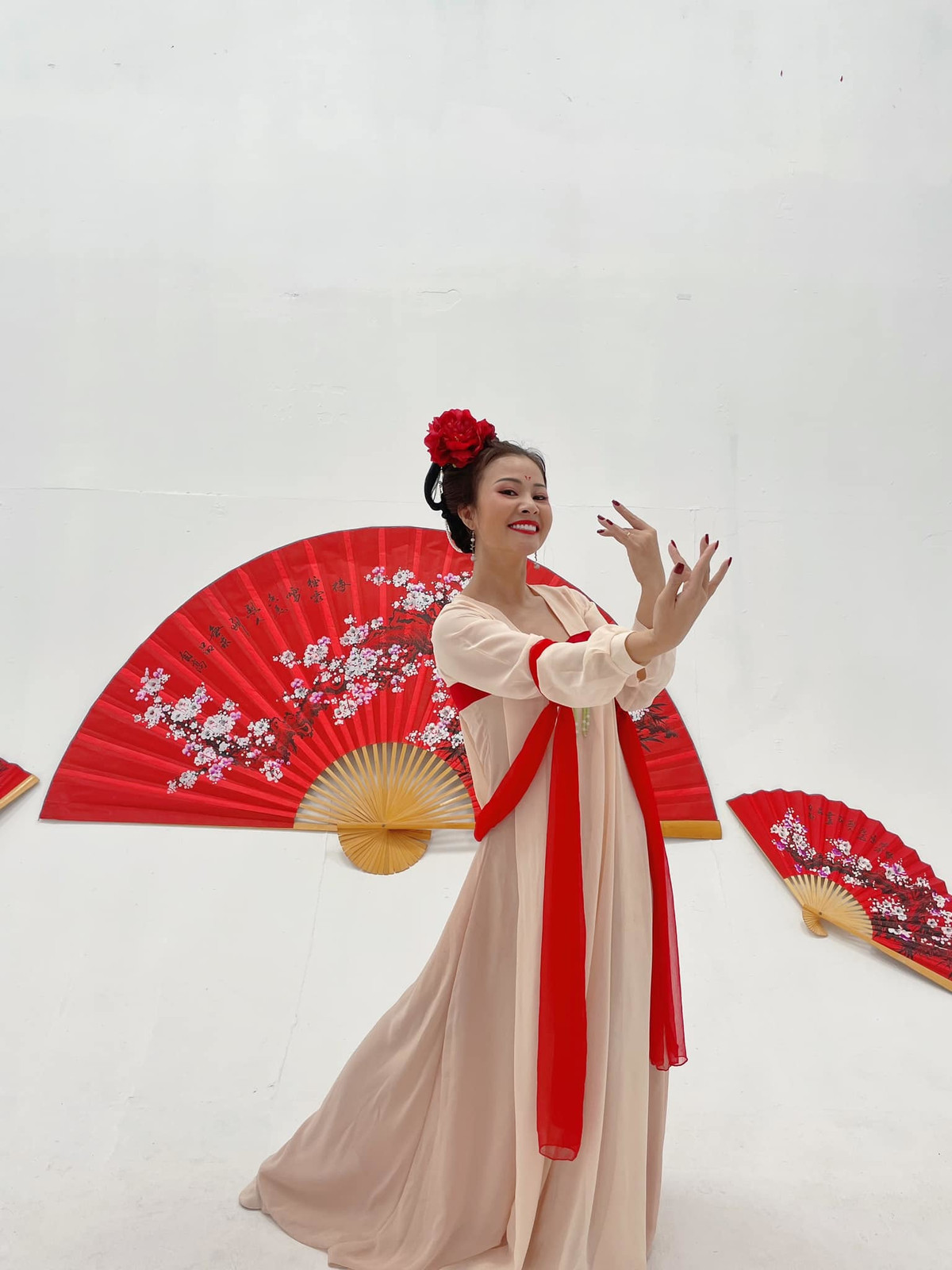 Niềm vui đó lan toả ra gia đình và chồng rất ủng hộ.