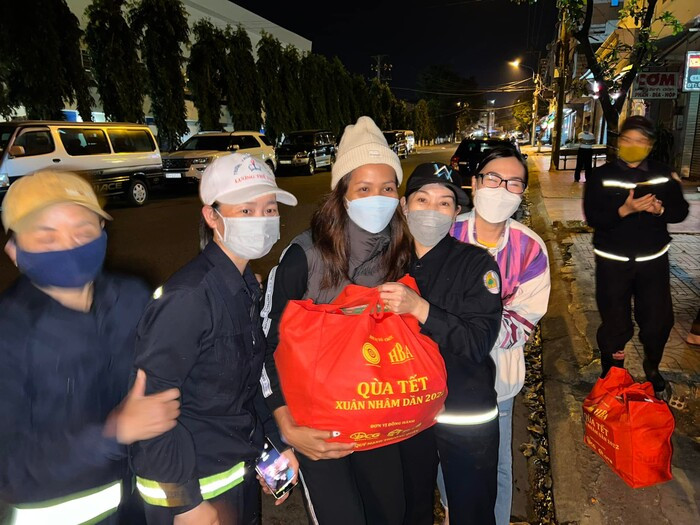 Tết Nhâm Dần, H'Hen Niê "chơi lớn" mua hơn nửa quả đồi tặng bố mẹ - Hình 4 Tet Nham Dan, H'Hen Nie