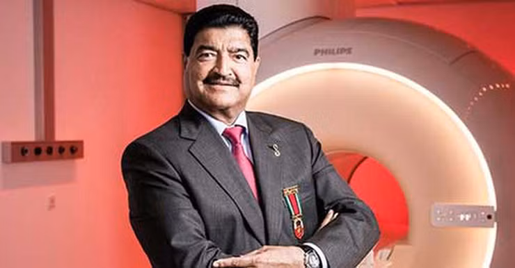 Ngoài ra, tỷ phú Ấn Độ còn có thú vui sưu tập siêu xe.