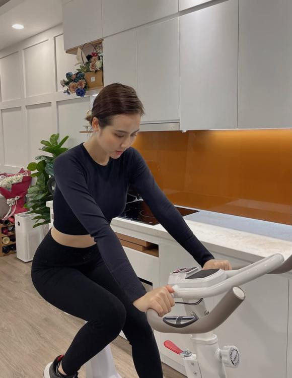 Huyen Lizzie ke chuyen 10 ngay 'chien dau trong hoa binh' voi COVID-19-Hinh-13