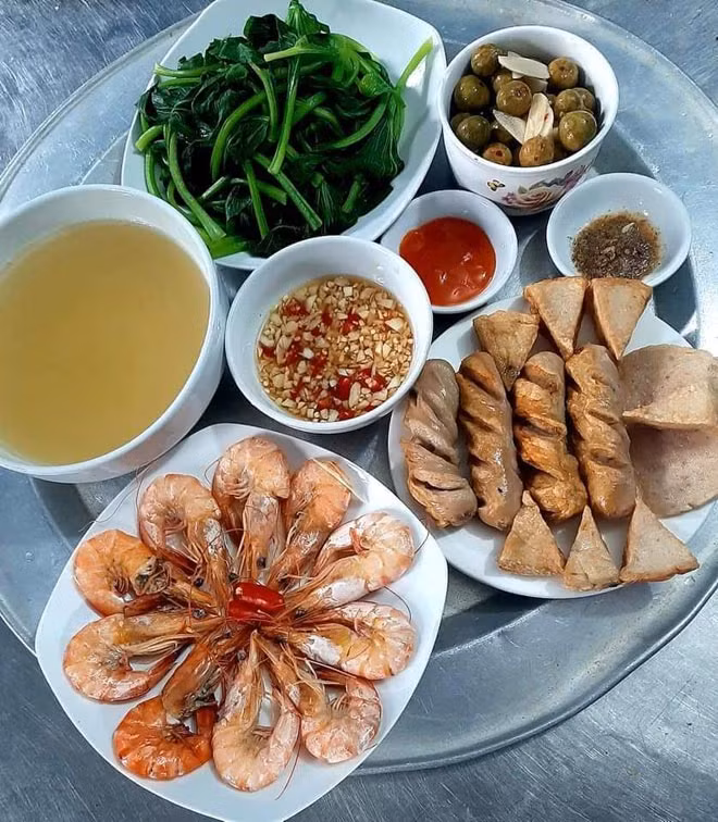 Mam com ngon mat cua cau be 13 tuoi khien dan mang ngo ngang