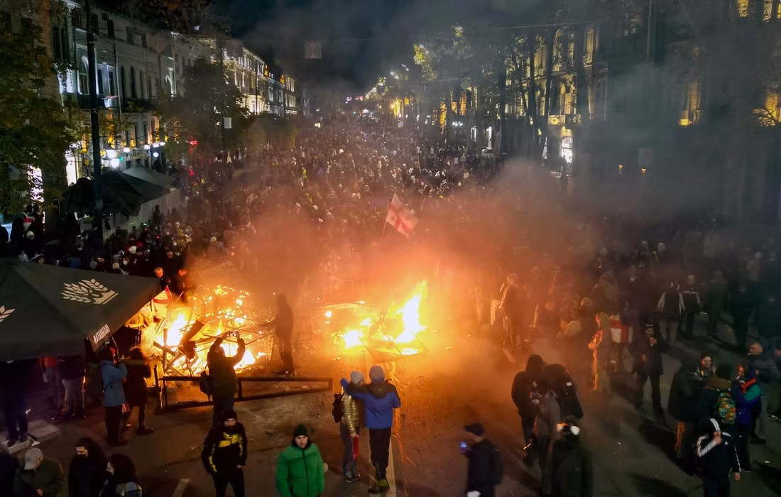 Bieu tinh bung no tai Georgia, nguoi dan doi bau cu lai