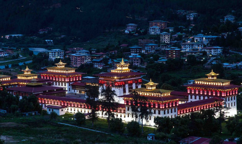 Theo một khảo sát, 2/3 người dân Bhutan ngủ đủ 8 tiếng/ngày, trái ngược với cuộc sống tại các nước công nghiệp phát triển. Nghỉ ngơi đủ giấc mang tới nhiều lợi ích cho sức khỏe và tinh thần, khiến con người nơi đây cảm thấy khỏe khoắn, hạnh phúc hơn.