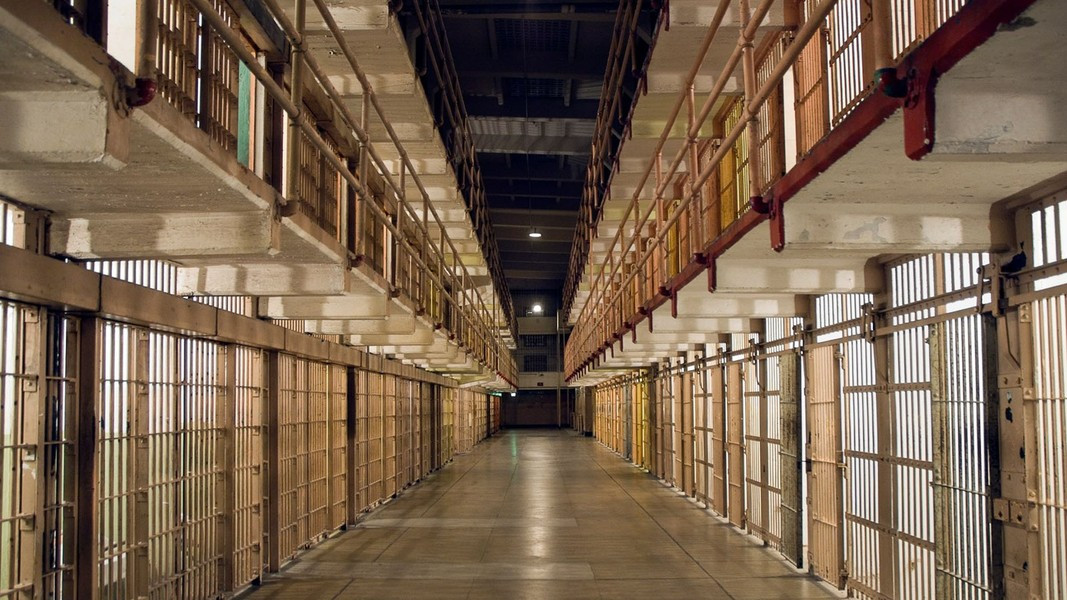 Mỗi khu vực đều có chức năng và đặc điểm riêng, thể hiện mức độ an ninh và khắc nghiệt khác nhau