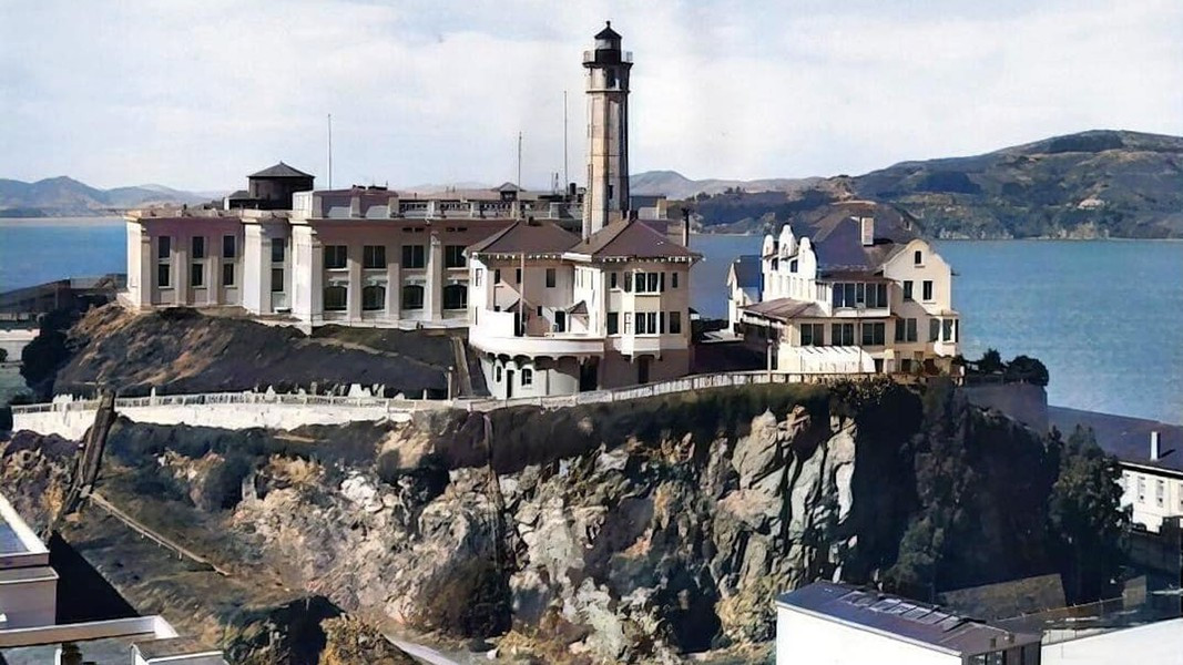 4 quyền dành cho mỗi tù nhân là: quần áo, thực phẩm ba bữa một ngày, chỗ ở và chăm sóc y tế, nha khoa, tâm thần