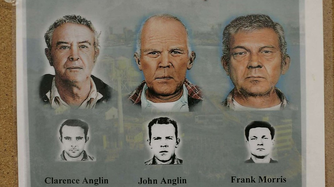 Mặc dù được cho là nghiêm ngặt và khó đào tẩu nhất thế giới nhưng năm 1962, vẫn có 3 tù nhân đã tẩu thoát thành công khỏi nhà tù này