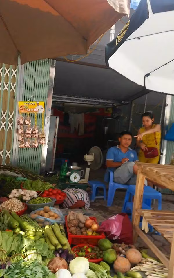 Một ki ốt trong chợ tạm Đại Thanh.