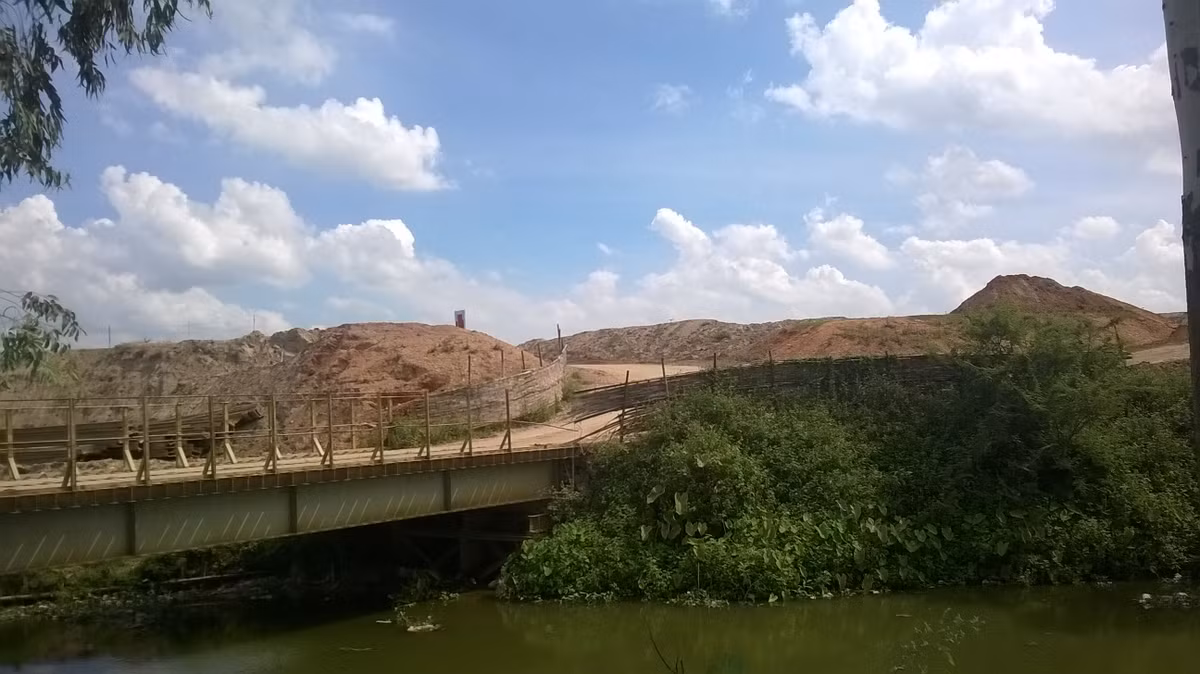 Các đơn vị thi công đang cố gắng để đến cuối năm 2015 đưa cao tốc hiện đại nhất này vào hoạt động.