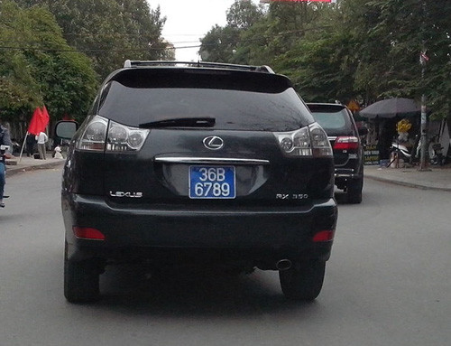 Chiếc Lexus 350 gắn biển “độc” này thường xuyên xuất hiện trên đường phố Thanh Hóa.