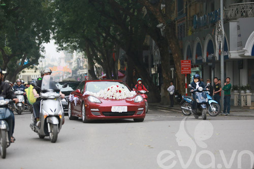 Porsche đã cải tiến lại chiếc động cơ V8 này với một cặp Turbo tăng áp mới có máy nén lớn hơn, gia tăng áp suất bơm nhiên liệu, trang bị piston hợp kim nhôm mới với vòng séc-măng được phủ một lớp chất liệu đặc biệt.v.v... Điều này giúp công suất tối đa tăng thêm 50 mã lực và mô-men xoắn cực đại cũng tăng lên 50Nm, đạt mức 570 mã lực và 750Nm tại dải vòng tua 2.250 - 5.000 vòng/phút.