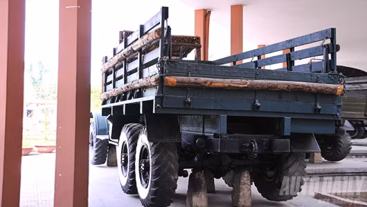 Chiếc Zil 157 có thiết kế cơ sở là xe tải có trọng tải 3 tấn, nhưng là xe việt dã vượt mọi địa hình.