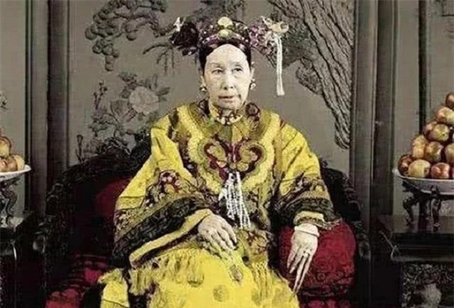 Mở mộ Từ Hi, kinh hoàng Thái hậu mở mắt trừng trừng trong quan tài - Hình 2 Mo mo Tu Hi, kinh hoang Thai hau mo mat trung trung trong quan tai-Hinh-2