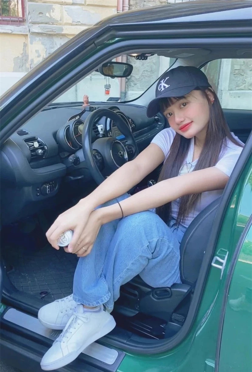 Sở hữu cái tên độc lạ, hot girl Quảng Bình có cuộc sống 'vạn người mơ' - Hình 3 So huu cai ten doc la, hot girl Quang Binh co cuoc song 'van nguoi mo'-Hinh-3
