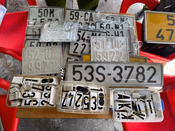 Kiem tra, xu ly cac co so cung cap bien so xe trai phep o TP.HCM-Hinh-5