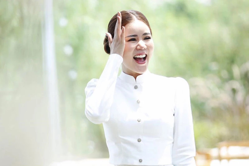 Nhan sắc nữ doanh nhân xinh đẹp vừa kết hôn với cựu tuyển thủ Thái Lan - Hình 6 Nhan sac nu doanh nhan xinh dep vua ket hon voi cuu tuyen thu Thai Lan-Hinh-6