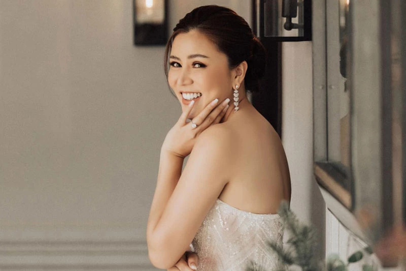 Nhan sắc nữ doanh nhân xinh đẹp vừa kết hôn với cựu tuyển thủ Thái Lan - Hình 2 Nhan sac nu doanh nhan xinh dep vua ket hon voi cuu tuyen thu Thai Lan-Hinh-2
