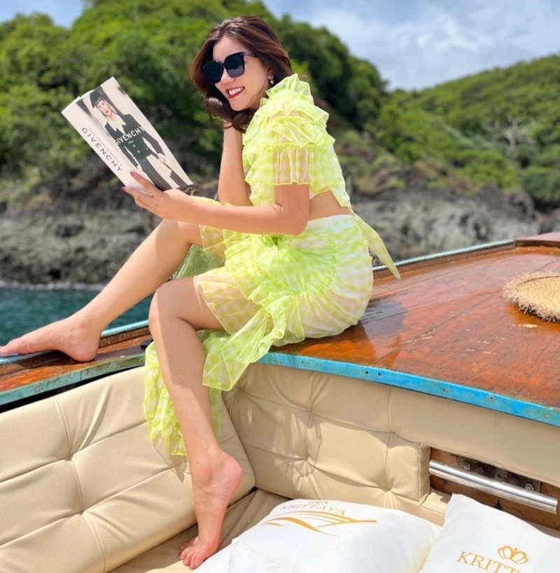 Nhan sắc nữ doanh nhân xinh đẹp vừa kết hôn với cựu tuyển thủ Thái Lan - Hình 9 Nhan sac nu doanh nhan xinh dep vua ket hon voi cuu tuyen thu Thai Lan-Hinh-9