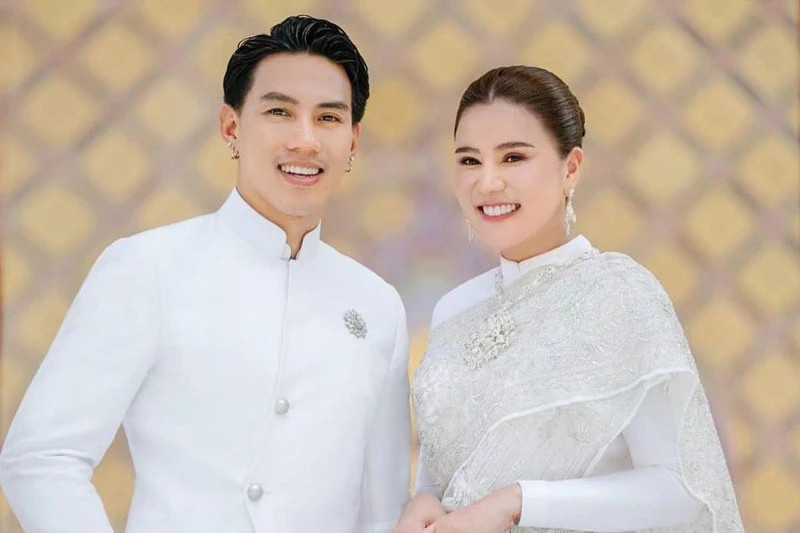 Nhan sắc nữ doanh nhân xinh đẹp vừa kết hôn với cựu tuyển thủ Thái Lan - Hình 15 Nhan sac nu doanh nhan xinh dep vua ket hon voi cuu tuyen thu Thai Lan-Hinh-15