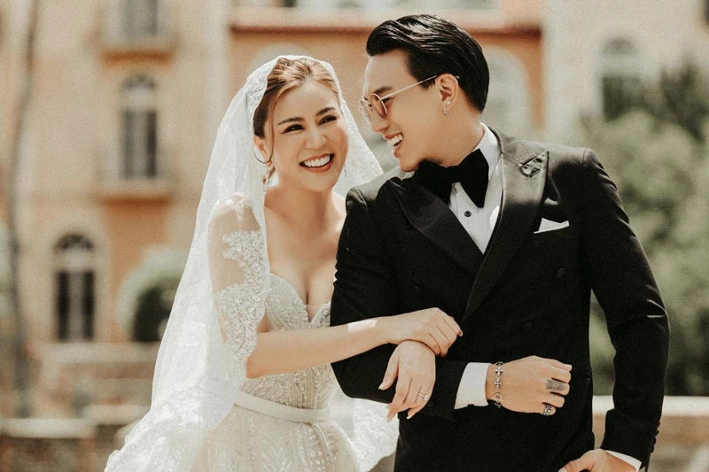 Nhan sắc nữ doanh nhân xinh đẹp vừa kết hôn với cựu tuyển thủ Thái Lan - Hình 12 Nhan sac nu doanh nhan xinh dep vua ket hon voi cuu tuyen thu Thai Lan-Hinh-12