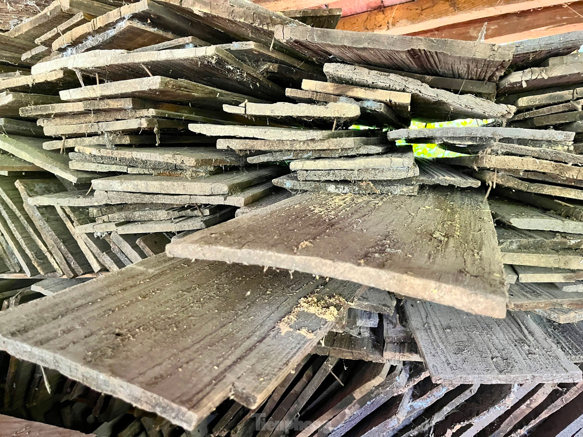 Người dân Mường Đán cho hay mái nhà lợp từ gỗ samu có tuổi đời từ 40-50 năm không hỏng. Nhiều ngôi nhà hiện nay mái nhà vẫn còn bền đẹp. Tuy nhiên nhiều ngôi nhà làm từ rất lâu nên mái có dấu hiệu xuống cấp.