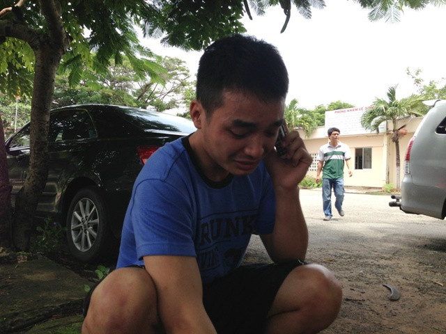 Nạn nhân Nguyễn Trung Hiếu thoát chết và nức nở gọi điện báo tin cho người thân.