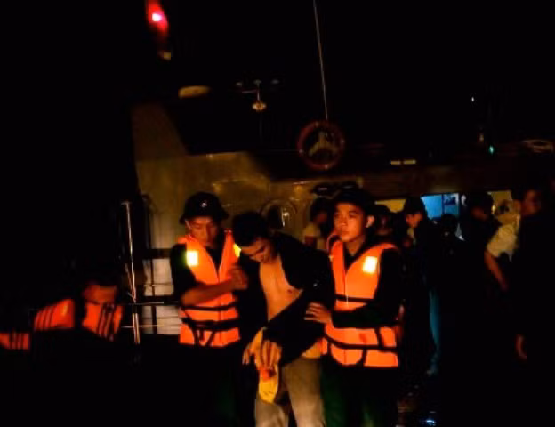 Ngay khi nhận tin báo, Bộ chỉ huy Bộ đội Biên phòng TP.HCM đã chỉ đạo Đồn Biên phòng Long Hòa phối hợp cùng Hải đội Biên phòng 2 và Ban chỉ huy quân sự xã, huyện Cần Giờ đến hiện trường (cách 10km).