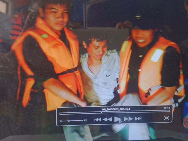 Tuy nhiên do khu vực canô gặp nạn có sóng to, gió lớn trong đêm tối nên mãi đến 1 giờ sáng ngày 3/8 mới phát hiện và cứu được 17 người (15 nam,2 nữ). Những nạn nhân nhanh chóng được đưa vào bệnh viện huyện Cần Giờ (TP.HCM), bệnh viện Lê Lợi (Bà Rịa-Vũng Tàu) cấp cứu.