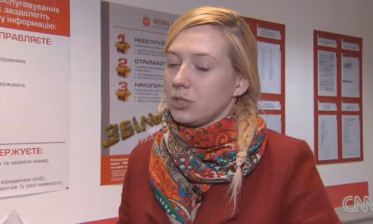 Tuy nhiên, cùng với những lời động viên này, nhà hoạt động chính trị Inga Vyshnevska cũng bày tỏ mối lo ngại về tương lai của đất nước mình. "Tình hình tồi tệ nhất có thể sẽ xảy ra. Chúng tôi không biết tương lai của mình sẽ ra sao", cô nói.