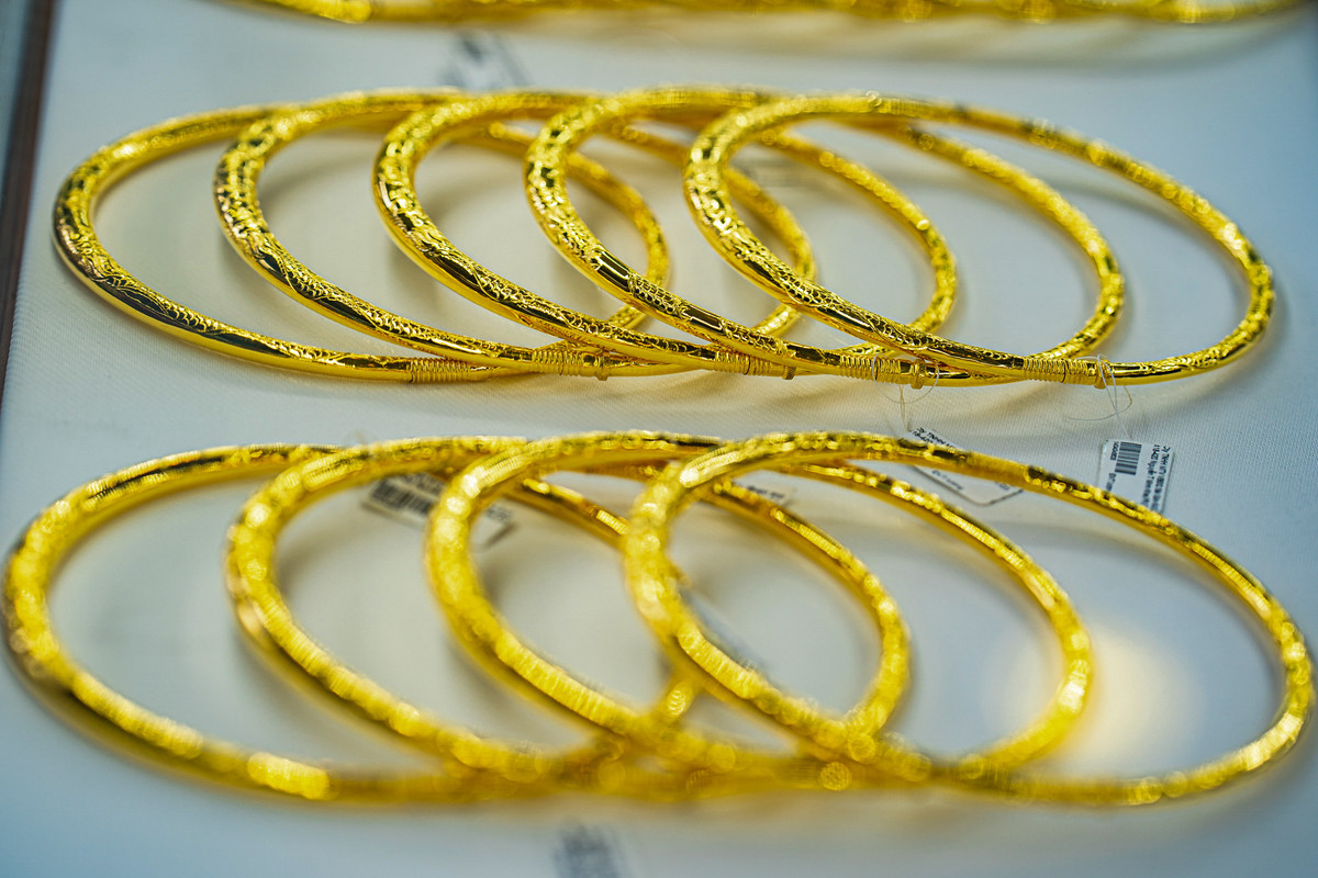 Gia vang hom nay 21/9: Vang tiep tuc xuong doc