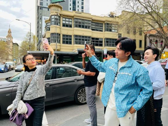 Khung anh hiem hoi Dan Truong hoi ngo Cam Ly, dan mang xuyt xoa