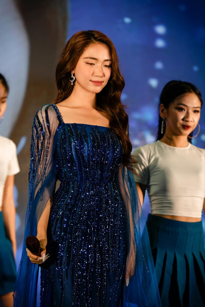 Lệ Quyên từng có cách xử lý chuyên nghiệp để không phải hát đè, Le Quyen tung co cach xu ly chuyen nghiep de khong phai hat de,