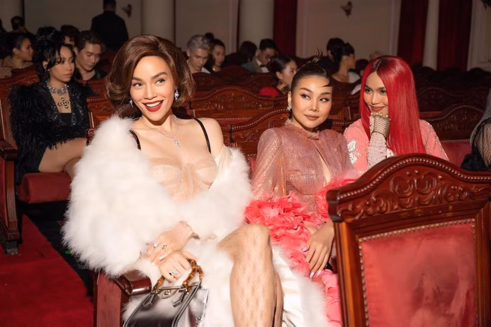 Mat moc Ho Ngoc Ha co 