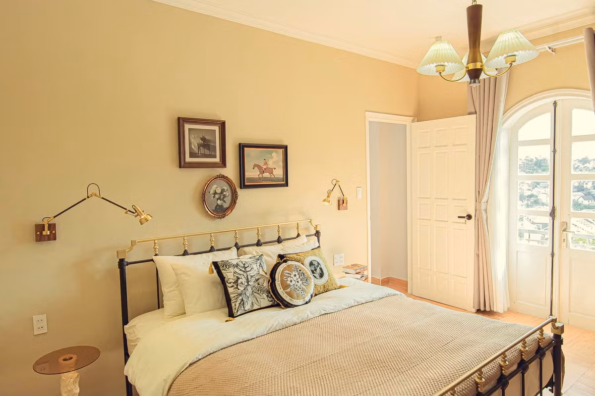 Biet thu chau Au 20 tuoi o Da Lat hoa xu so than tien-Hinh-21