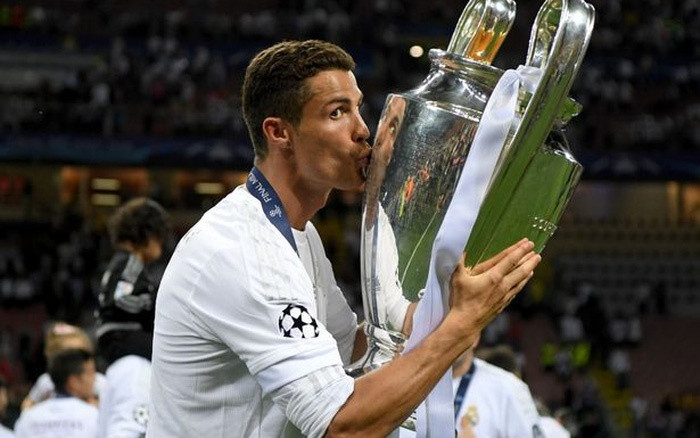 Kể từ khi rời Sporting Lisbon vào hè 2003, Ronaldo có 19 mùa liên tiếp thi đấu tại Champions League, qua đó thiết lập nhiều cột mốc về số lần ra sân (183), số bàn (141) và số kiến tạo (42). Giờ thì, anh sắp có lần đầu tiên chơi bóng ở Europa League. Đây có thể coi là bước lùi trong sự nghiệp Ronaldo.