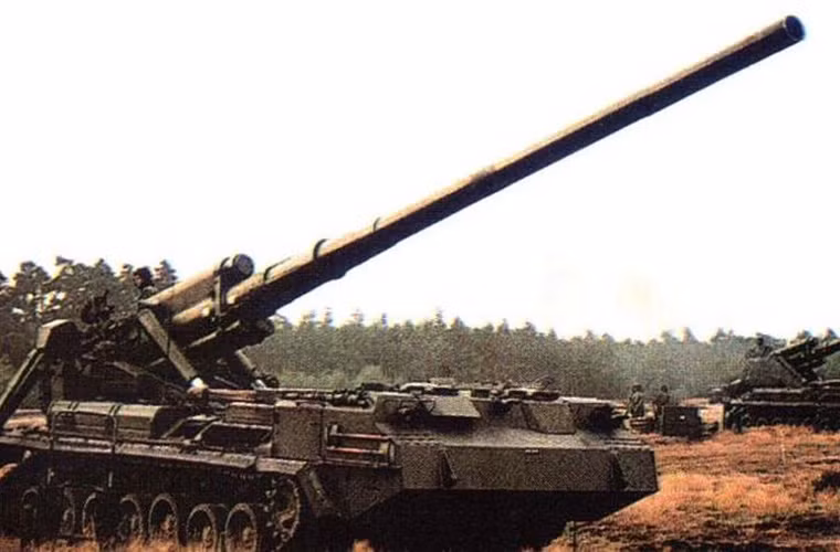 Kham pha 2 sieu phao Ukraine trien khai o mien dong