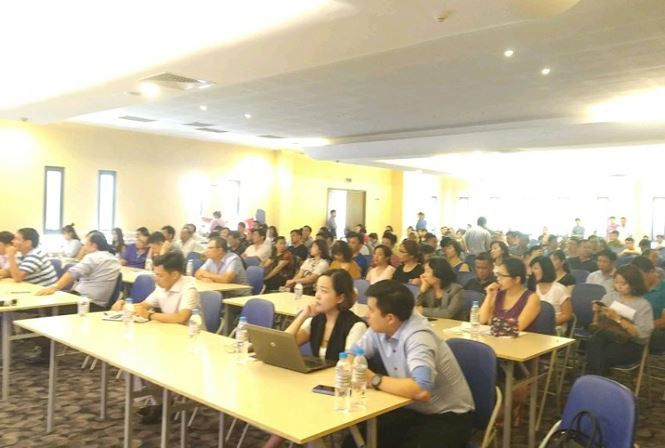 Cư dân tham gia đối thoại với chủ đầu tư về việc điều chỉnh quy hoạch tại khu đô thị Gamuda Gardens. Ảnh: Tiền Phong