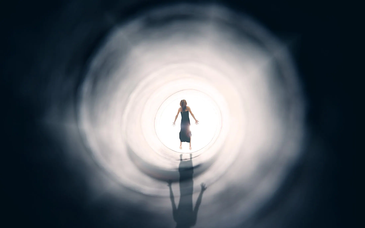 Trước tiên chúng ta hãy nghe câu chuyện của những người trải qua cảm giác này. Vào một đêm yên tĩnh, Christina Stein được đưa đến bệnh viện do một tai nạn bất ngờ.