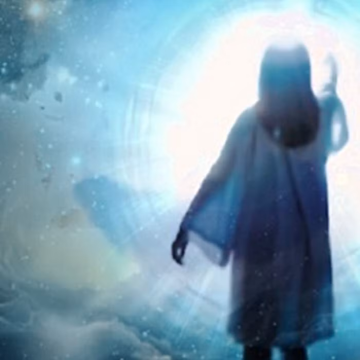 Nhiều người đã tiết lộ rằng họ đã trải nghiệm cảm giác lơ lửng giữa sự sống và cái chết. Những người này tiết lộ họ đã nhìn thấy người thân đã khuất của mình và thậm chí còn thoáng nhìn thấy những bí ẩn của thiên đường vào thời điểm đó.