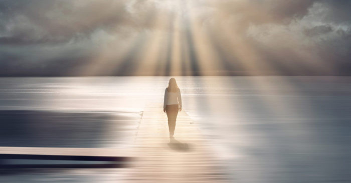 Những gì những người trải nghiệm cận tử này nhìn thấy có thể không phải là thiên đường hay thế giới bên kia thực sự. Nhưng những gì họ trải qua đã cho họ lòng dũng cảm và sức mạnh để đối mặt với cuộc sống một lần nữa. Từ góc độ này, những gì họ nhìn thấy thực chất là một loại hy vọng.